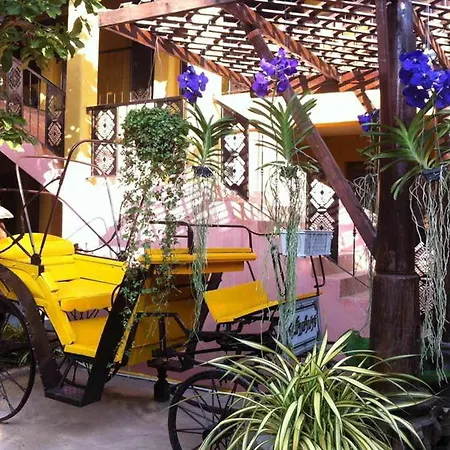 Baankeaw Huenkwan Boutique Hotel